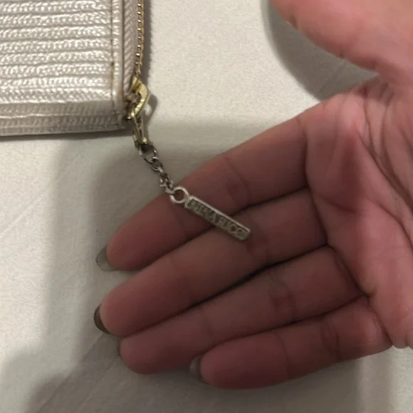 Nina Ricci cream colored wallet - Picture 3 of 8